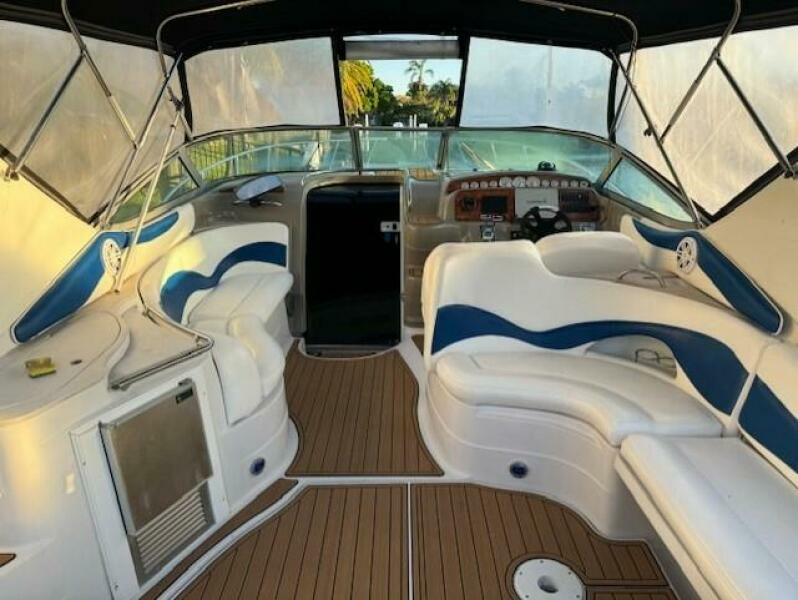 2005 Larson 370 Cabrio