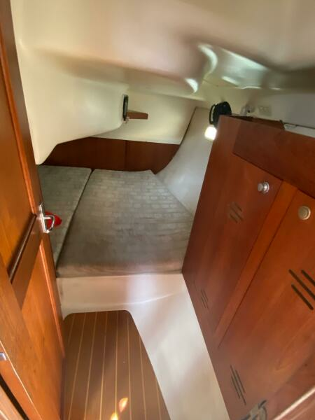 Wet Bar 34ft Hunter Yacht For Sale