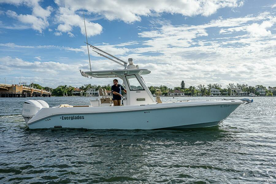 29ft Everglades Yacht For Sale