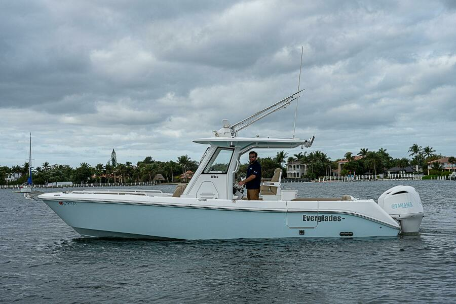 29ft Everglades Yacht For Sale