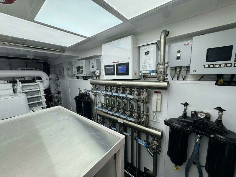 NEENAH 164ft Westport Yacht For Sale