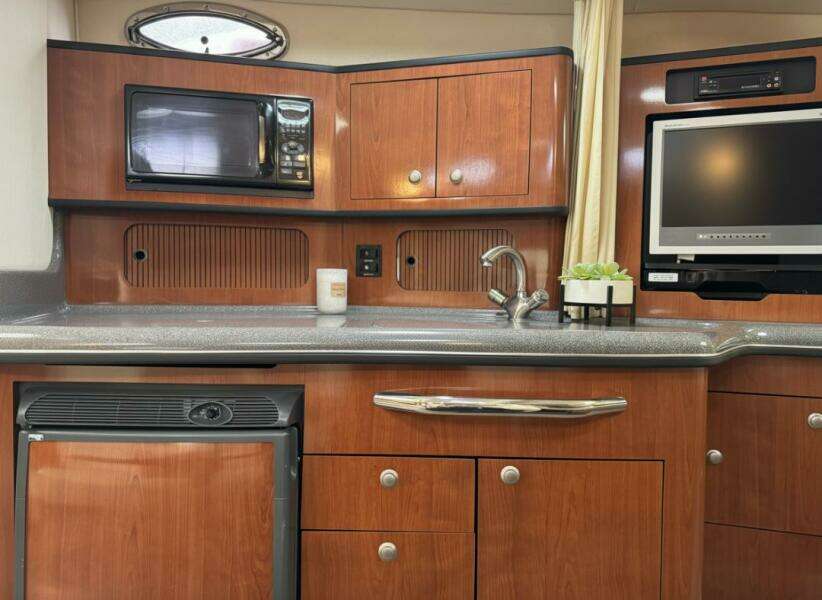 30ft Sea Ray Yacht For Sale