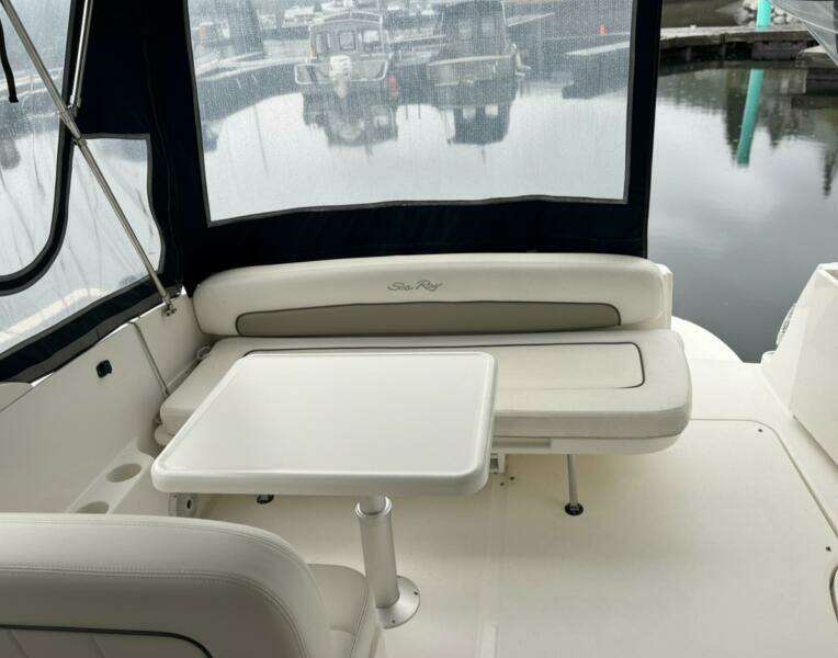 30ft Sea Ray Yacht For Sale