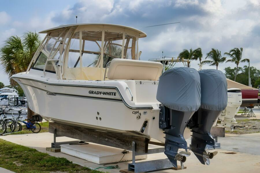 28ft Grady White Yacht For Sale