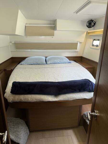 JELLIBLU 42ft Lagoon Yacht For Sale