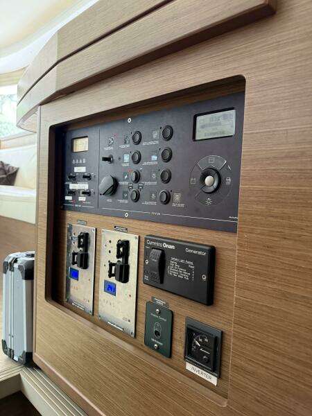 JELLIBLU 42ft Lagoon Yacht For Sale