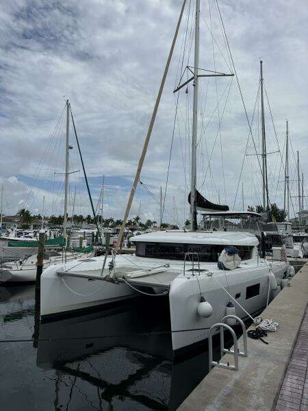 JELLIBLU 42ft Lagoon Yacht For Sale