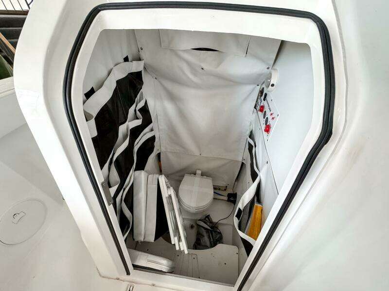 24ft Wellcraft Yacht For Sale