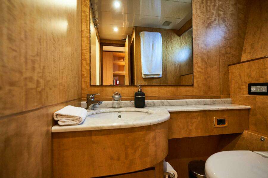 L INSTANT IV 108ft Costruzioni Navali Tigullio Castagnola Yacht For Sale