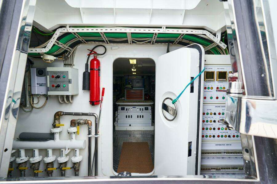 L INSTANT IV 108ft Costruzioni Navali Tigullio Castagnola Yacht For Sale