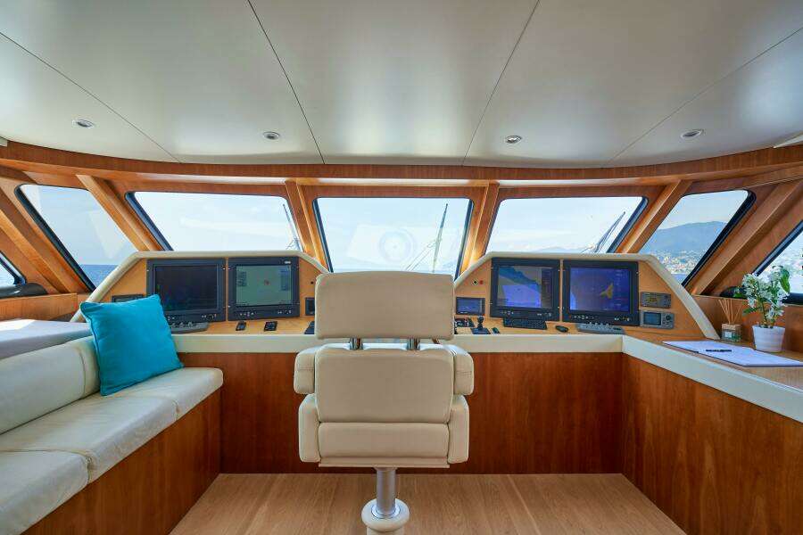 L INSTANT IV 108ft Costruzioni Navali Tigullio Castagnola Yacht For Sale