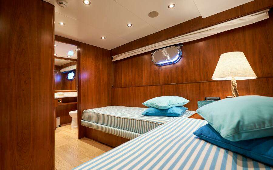 L INSTANT IV 108ft Costruzioni Navali Tigullio Castagnola Yacht For Sale