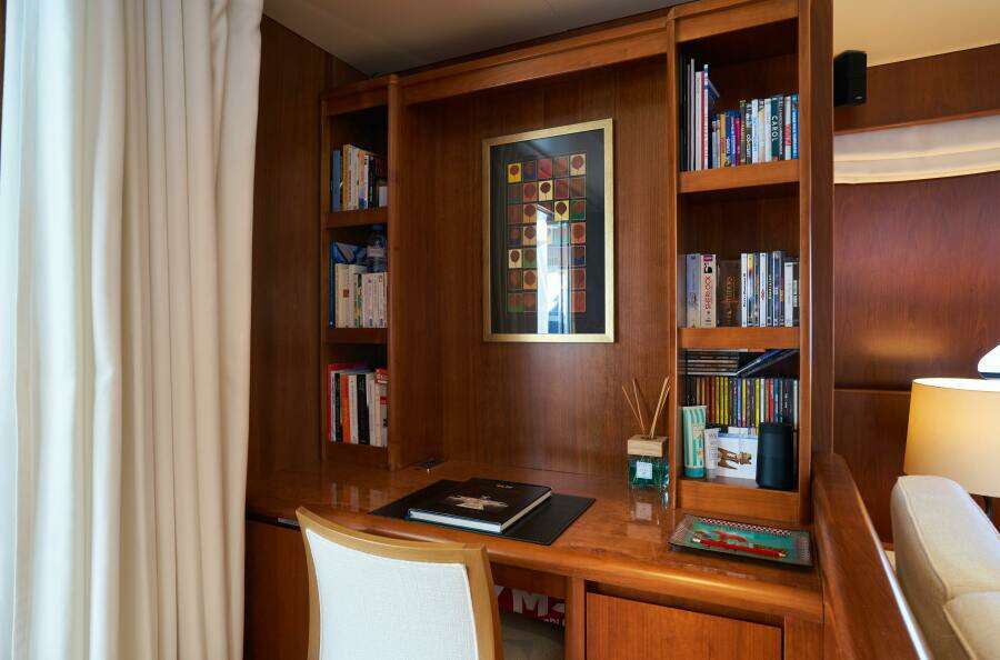 L INSTANT IV 108ft Costruzioni Navali Tigullio Castagnola Yacht For Sale