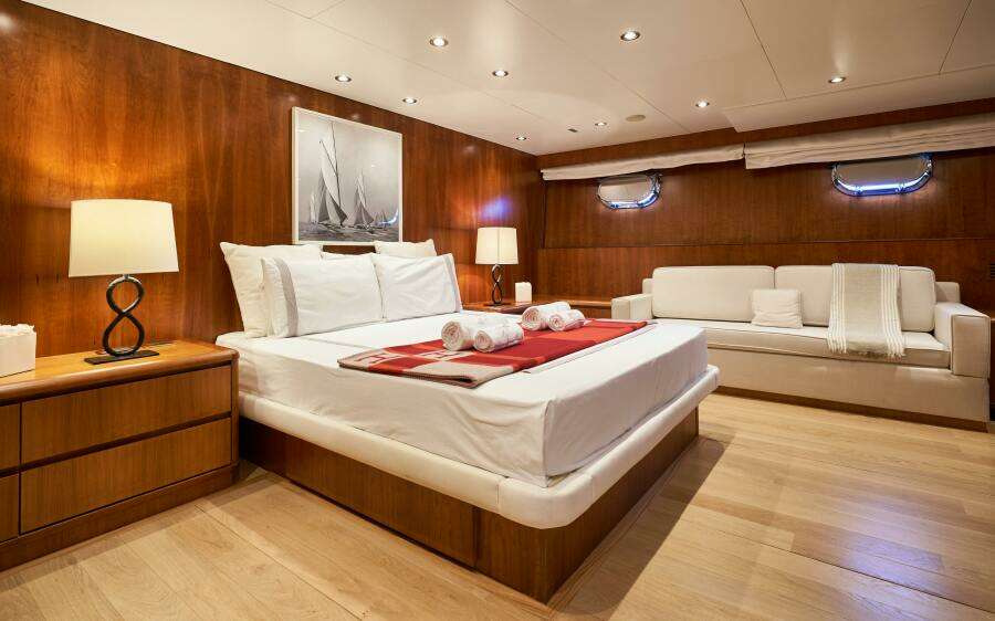 L INSTANT IV 108ft Costruzioni Navali Tigullio Castagnola Yacht For Sale