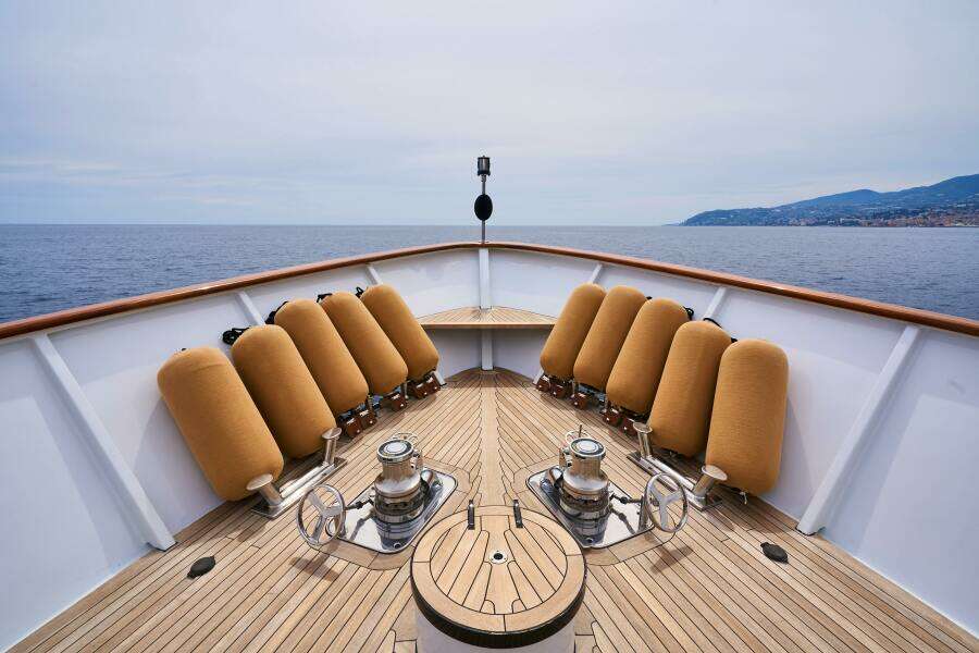 L INSTANT IV 108ft Costruzioni Navali Tigullio Castagnola Yacht For Sale