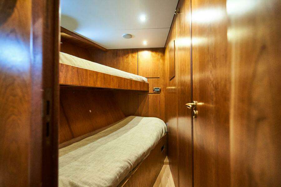 L INSTANT IV 108ft Costruzioni Navali Tigullio Castagnola Yacht For Sale