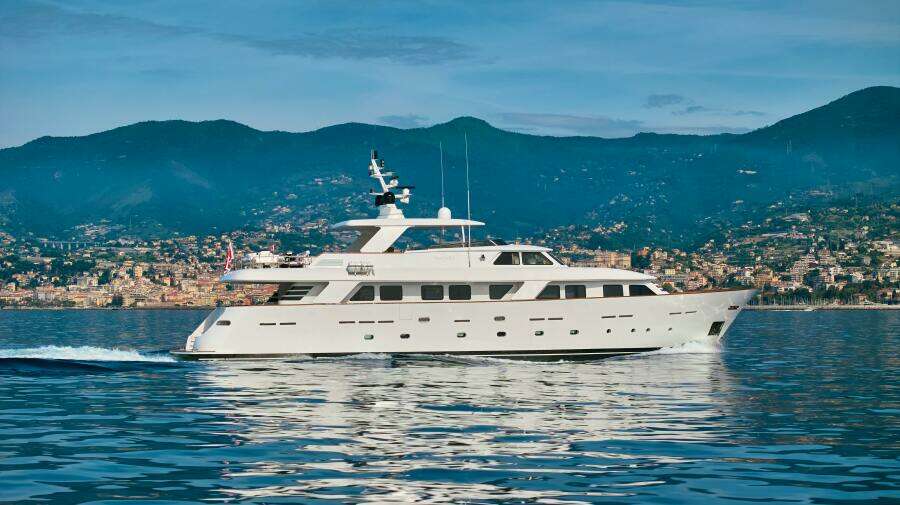 L INSTANT IV 108ft Costruzioni Navali Tigullio Castagnola Yacht For Sale