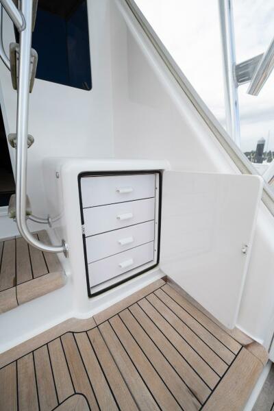 64' 2007 Viking Convertible