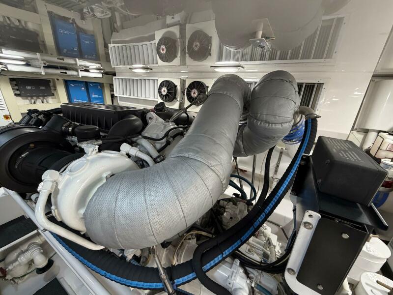 64' 2007 Viking Convertible