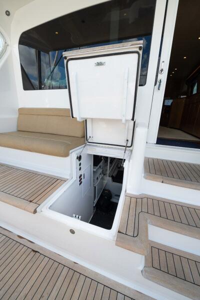 64' 2007 Viking Convertible