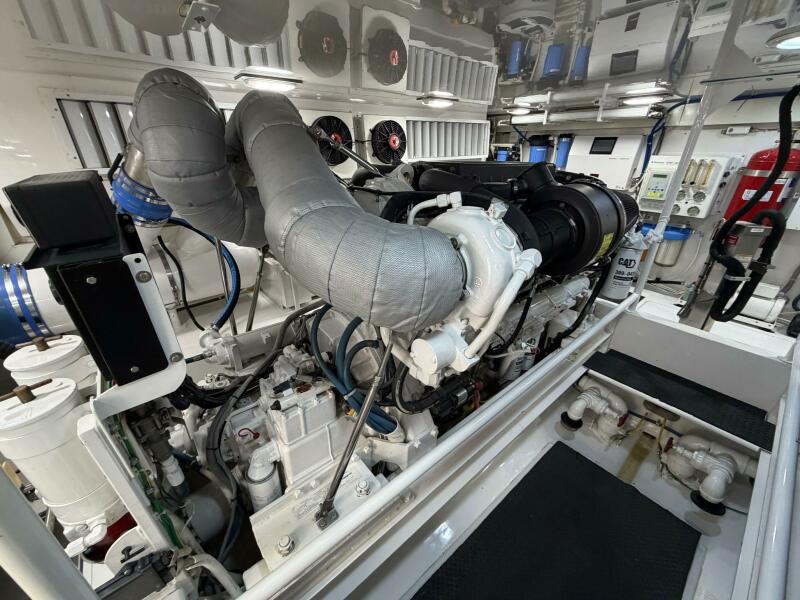 64' 2007 Viking Convertible