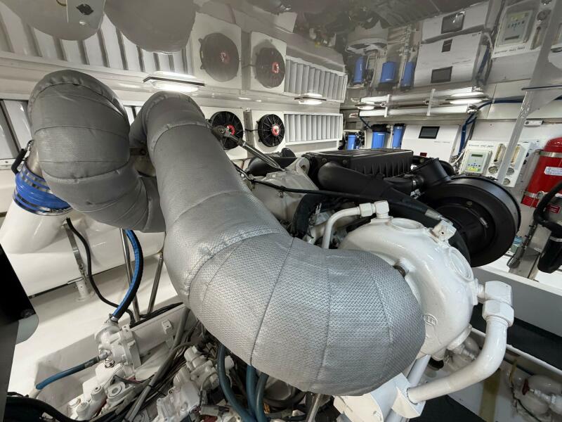 64' 2007 Viking Convertible