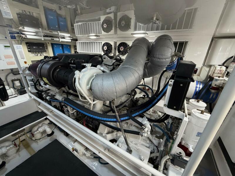 64' 2007 Viking Convertible