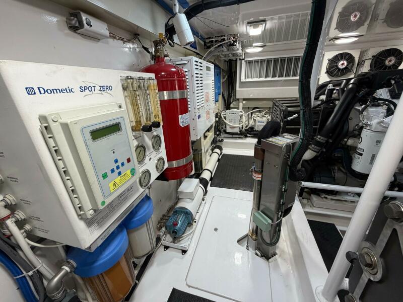 64' 2007 Viking Convertible