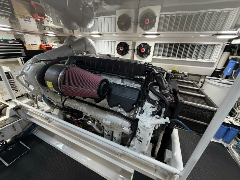 64' 2007 Viking Convertible