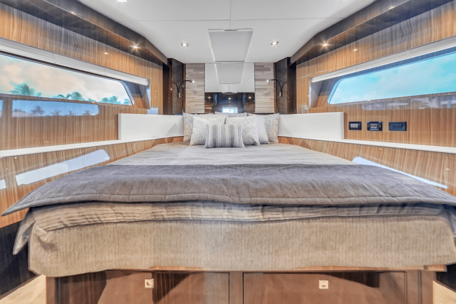 60ft Cruisers Yachts Yacht For Sale