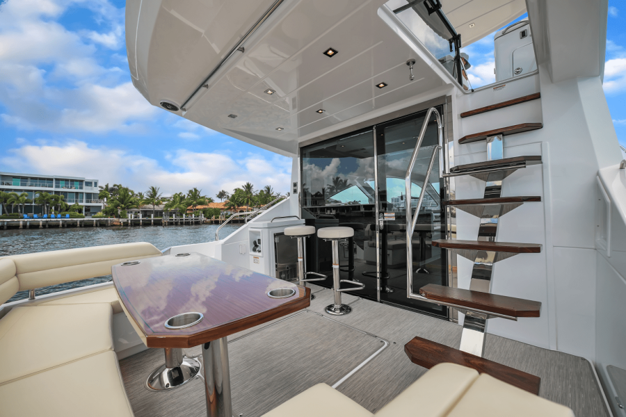 60ft Cruisers Yachts Yacht For Sale