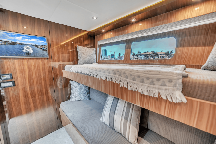 60ft Cruisers Yachts Yacht For Sale