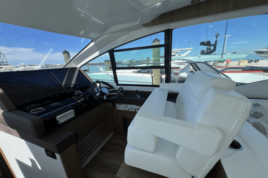 50ft Cruisers Yachts Yacht For Sale