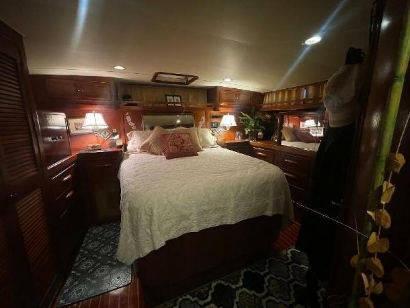 1981 Gulfstar 48