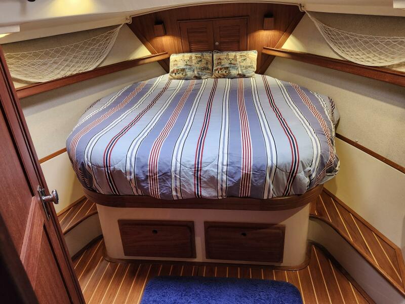1999 Island Packet 380