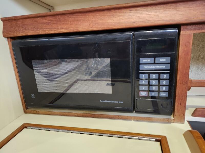 1999 Island Packet 380