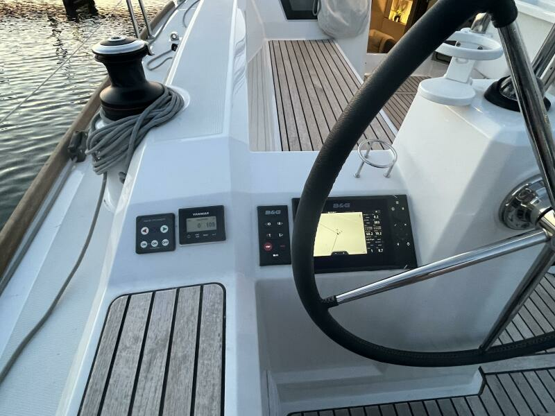 Slow Train 38ft Beneteau Yacht For Sale