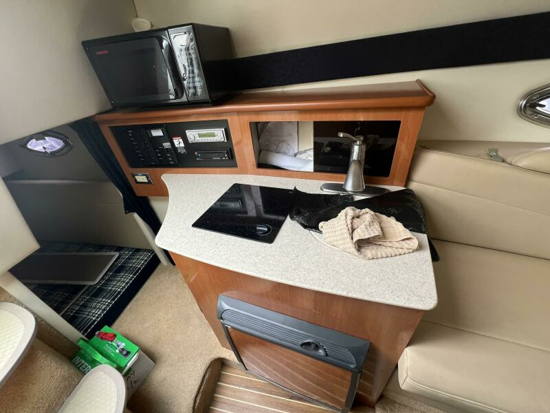 Optical Illusion 24ft Maxum Yacht For Sale