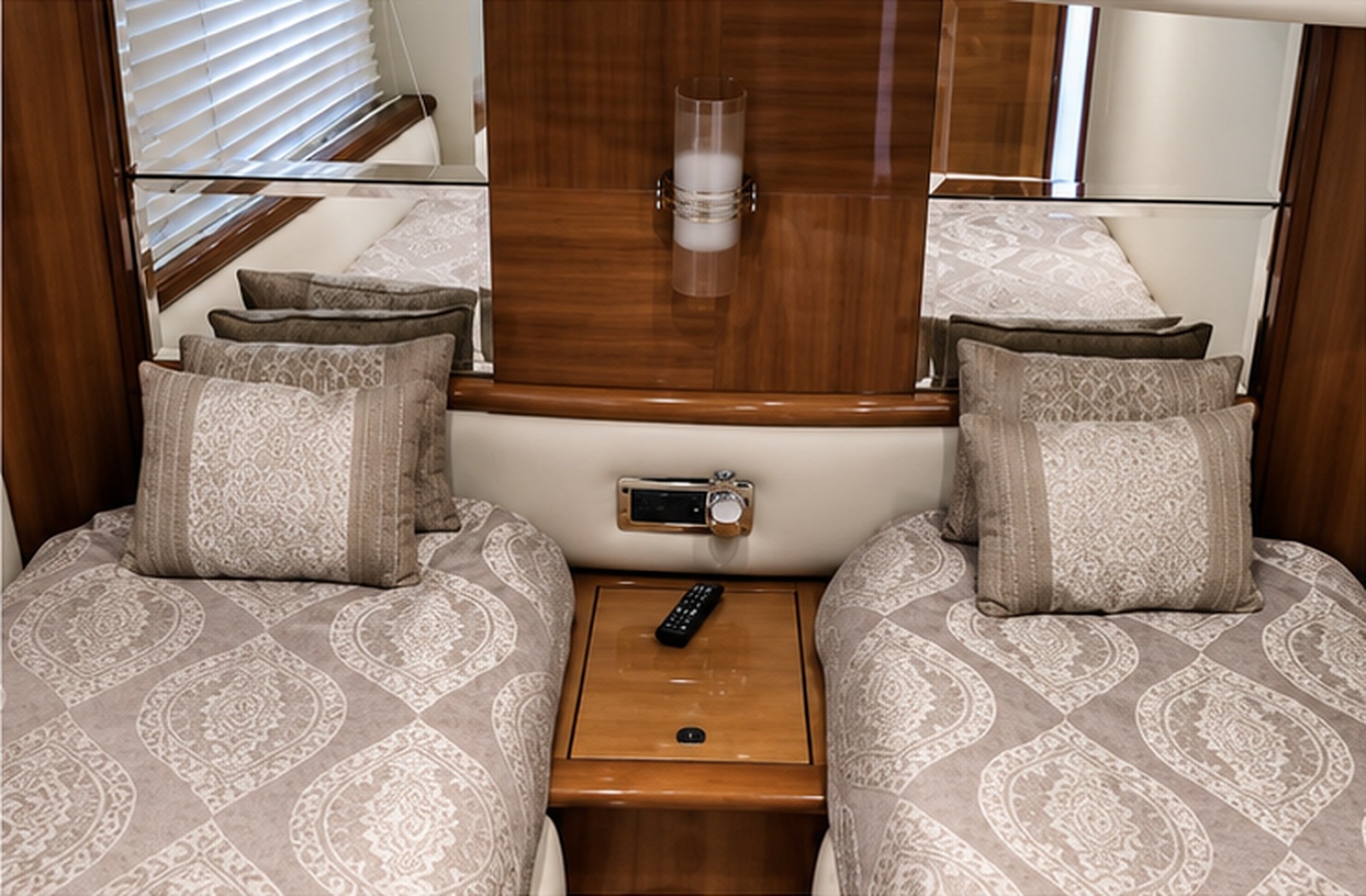 2004 Azimut 62