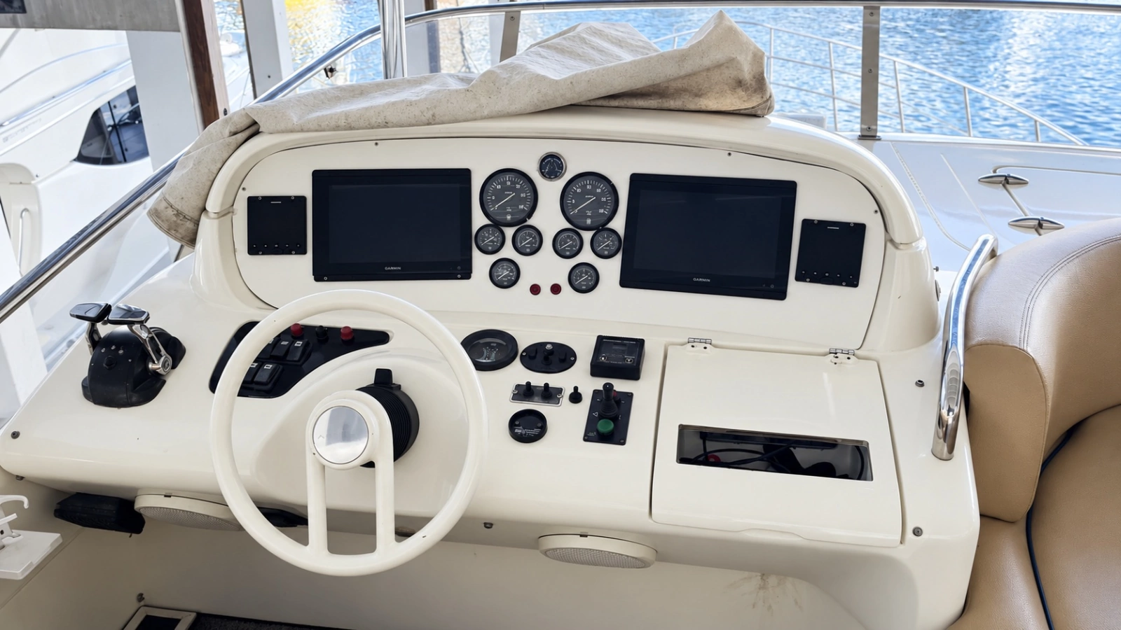 2004 Azimut 62