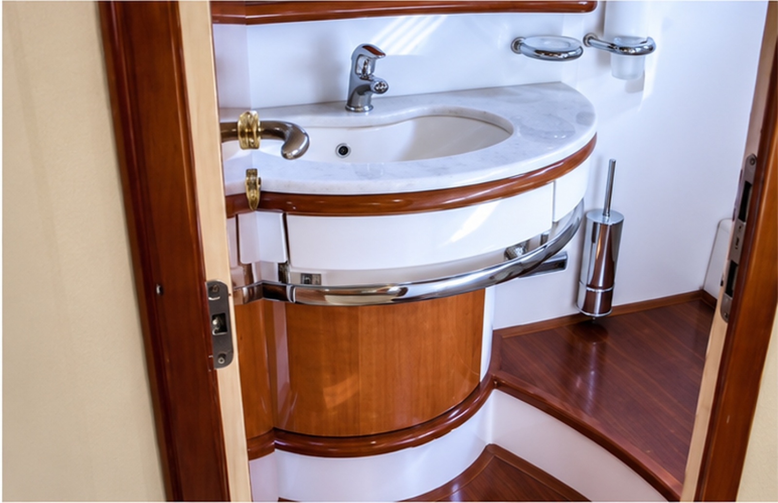2004 Azimut 62