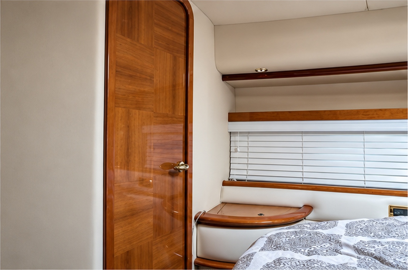 2004 Azimut 62