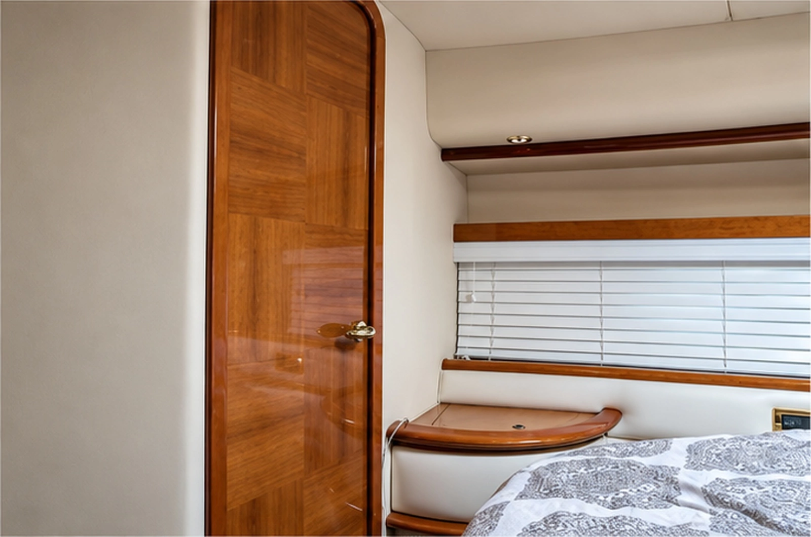 2004 Azimut 62
