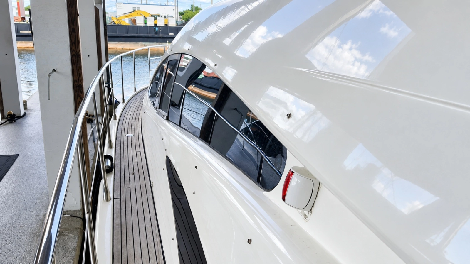 2004 Azimut 62
