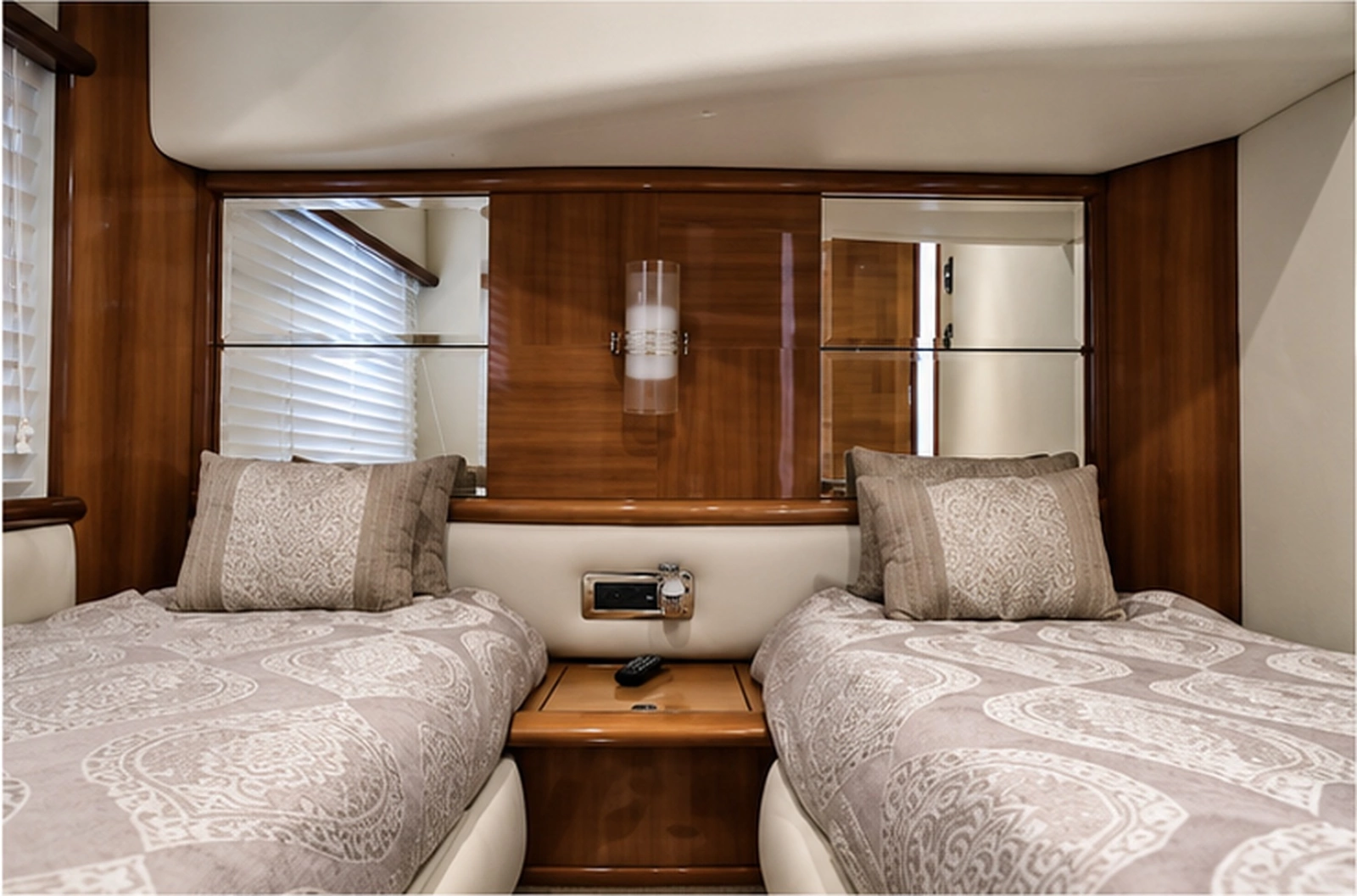 2004 Azimut 62