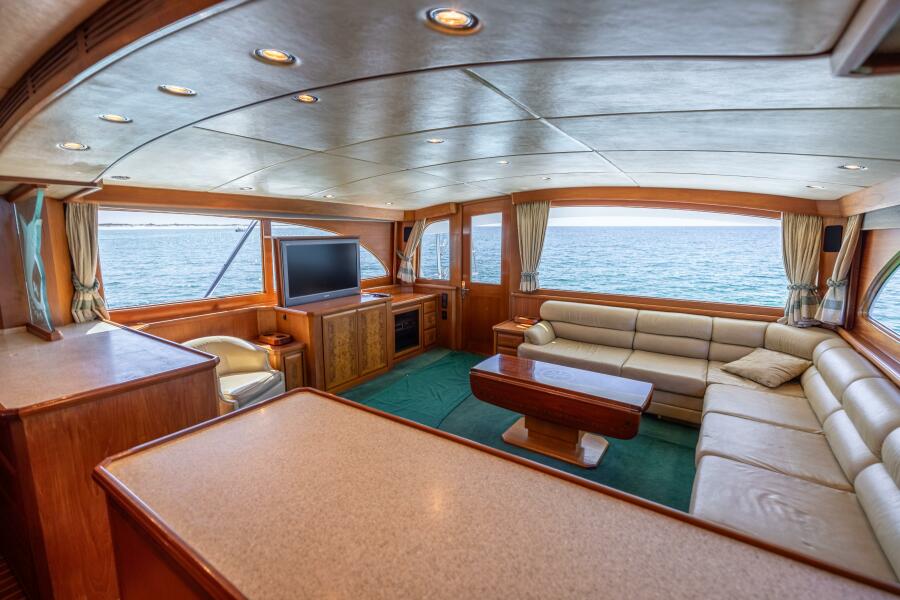 1998 Miller Marine 60' Convertible CAT'N'AROUND-Salon
