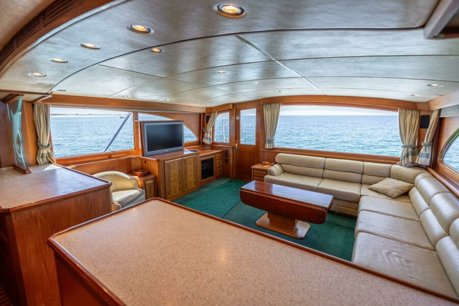 1998 Miller Marine 60' Convertible CAT'N'AROUND-Salon