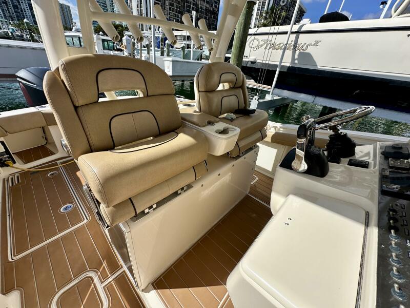 34' 2012 Scout 345 XSF