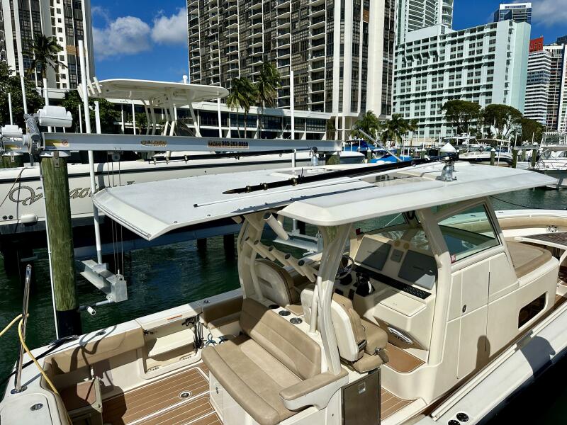 34' 2012 Scout 345 XSF