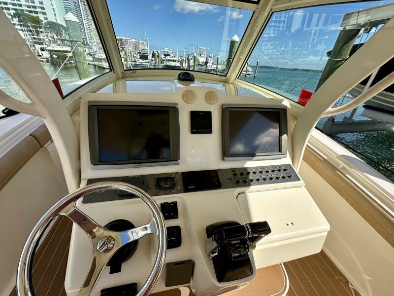 34' 2012 Scout 345 XSF